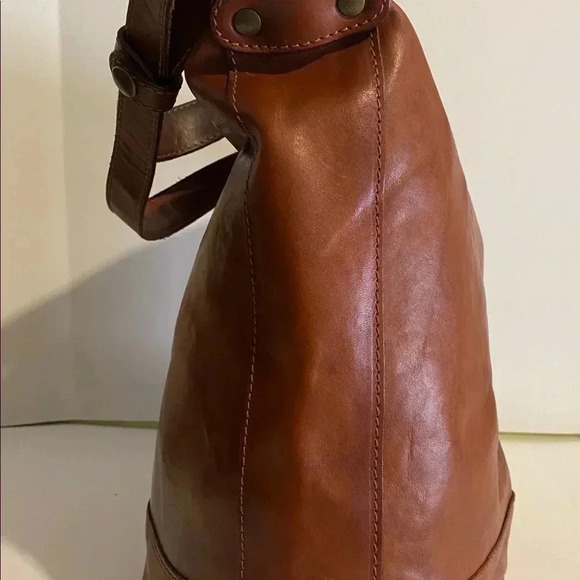 I Medici brown distressed leather shoulder bag - Picture 8 of 14